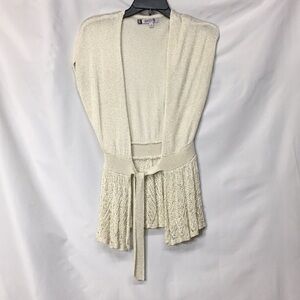 Jennifer Lopez Women’s Cream and Gold Sleeveless Shawl Size XS Like-NEW